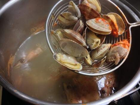 use a strainer to fish out the cooked clams